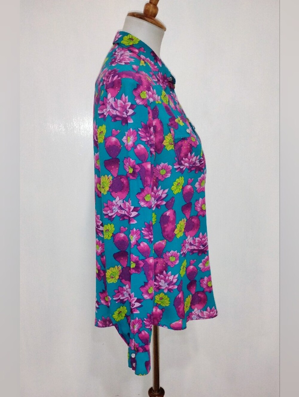 VIBRANT CACTUS FRUIT COWGIRL BLOUSE - Picture 7 of 10